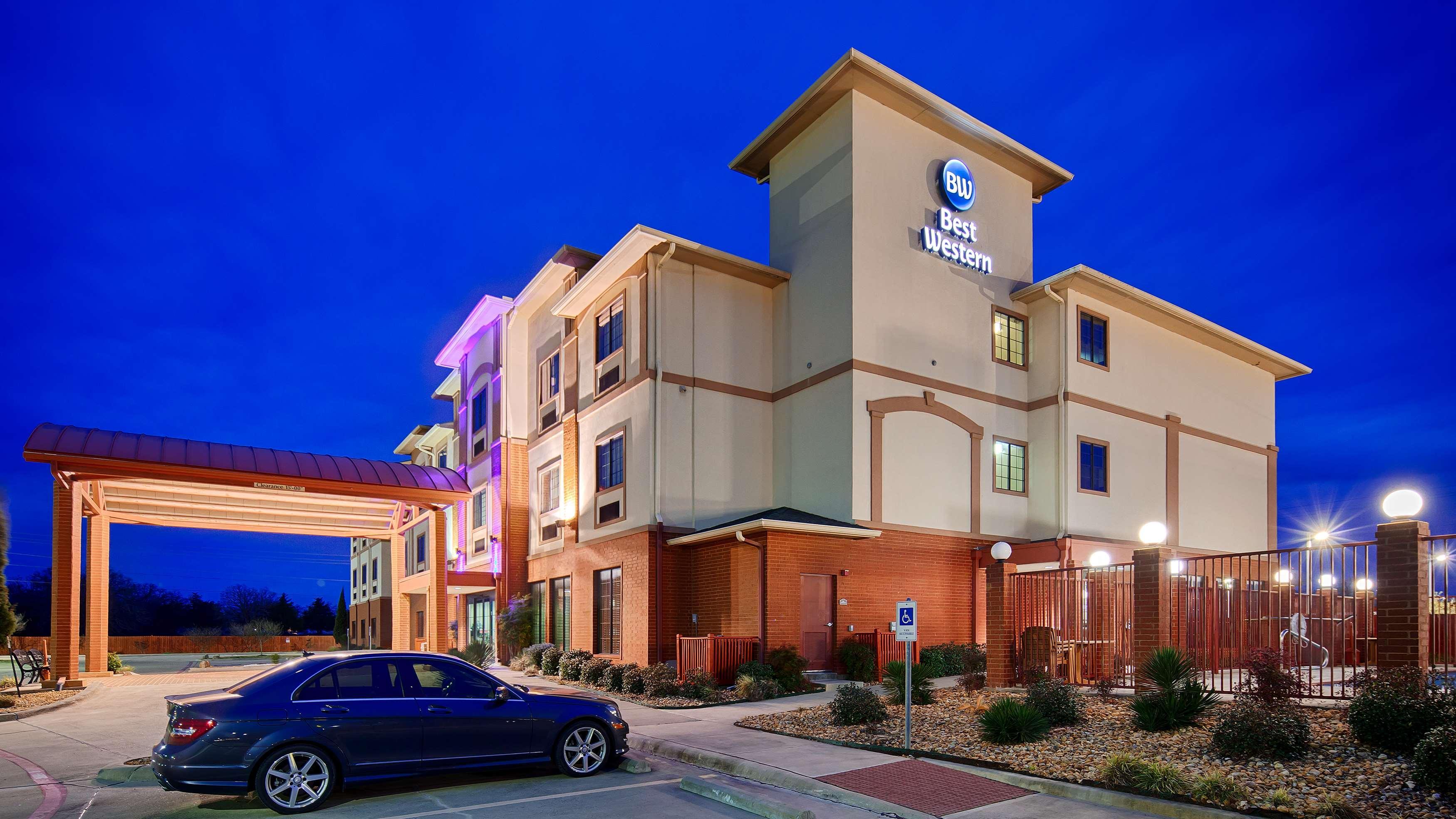 Best Western Giddings Inn & Suites Exterior photo