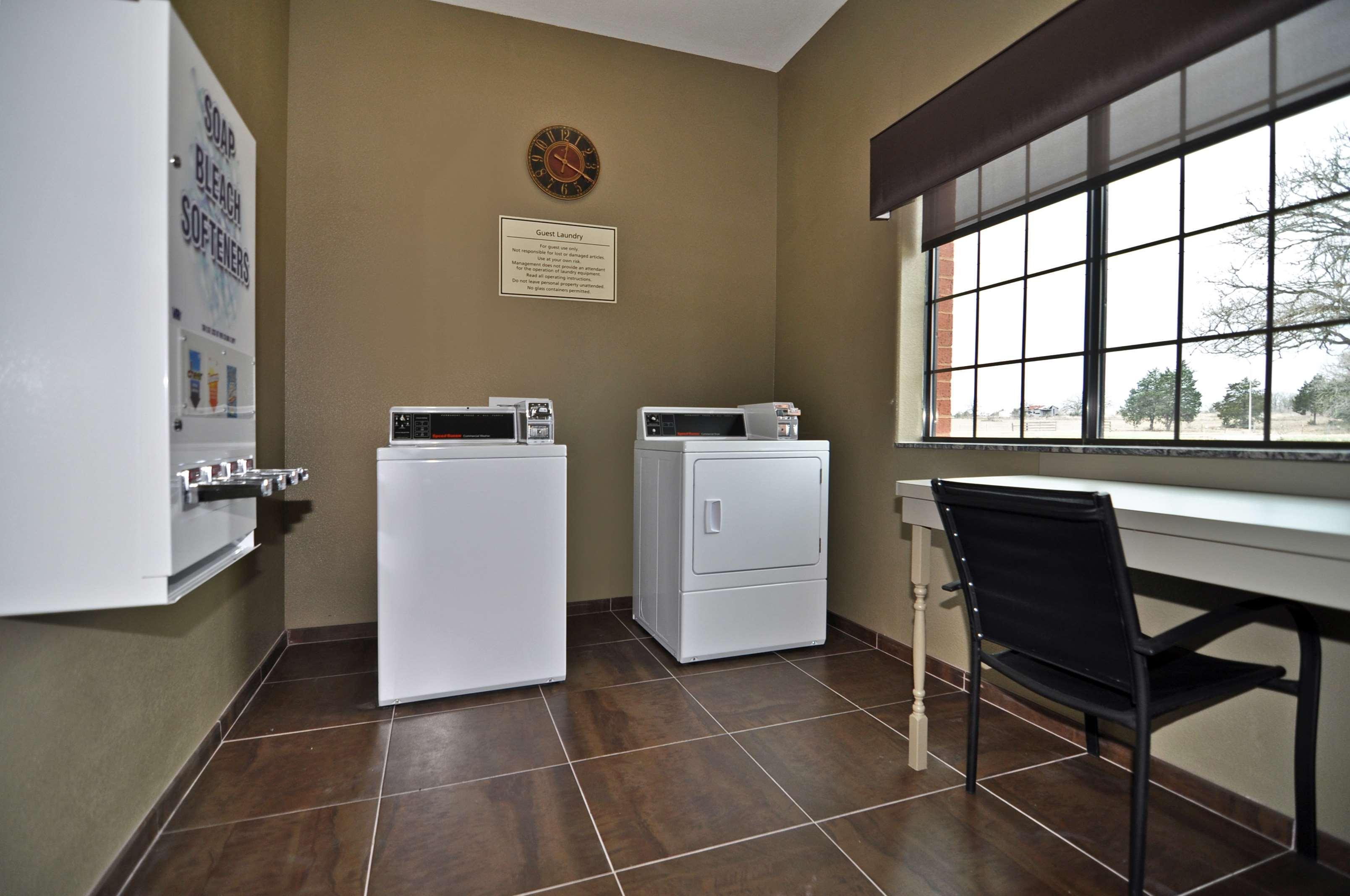 Best Western Giddings Inn & Suites Facilities photo