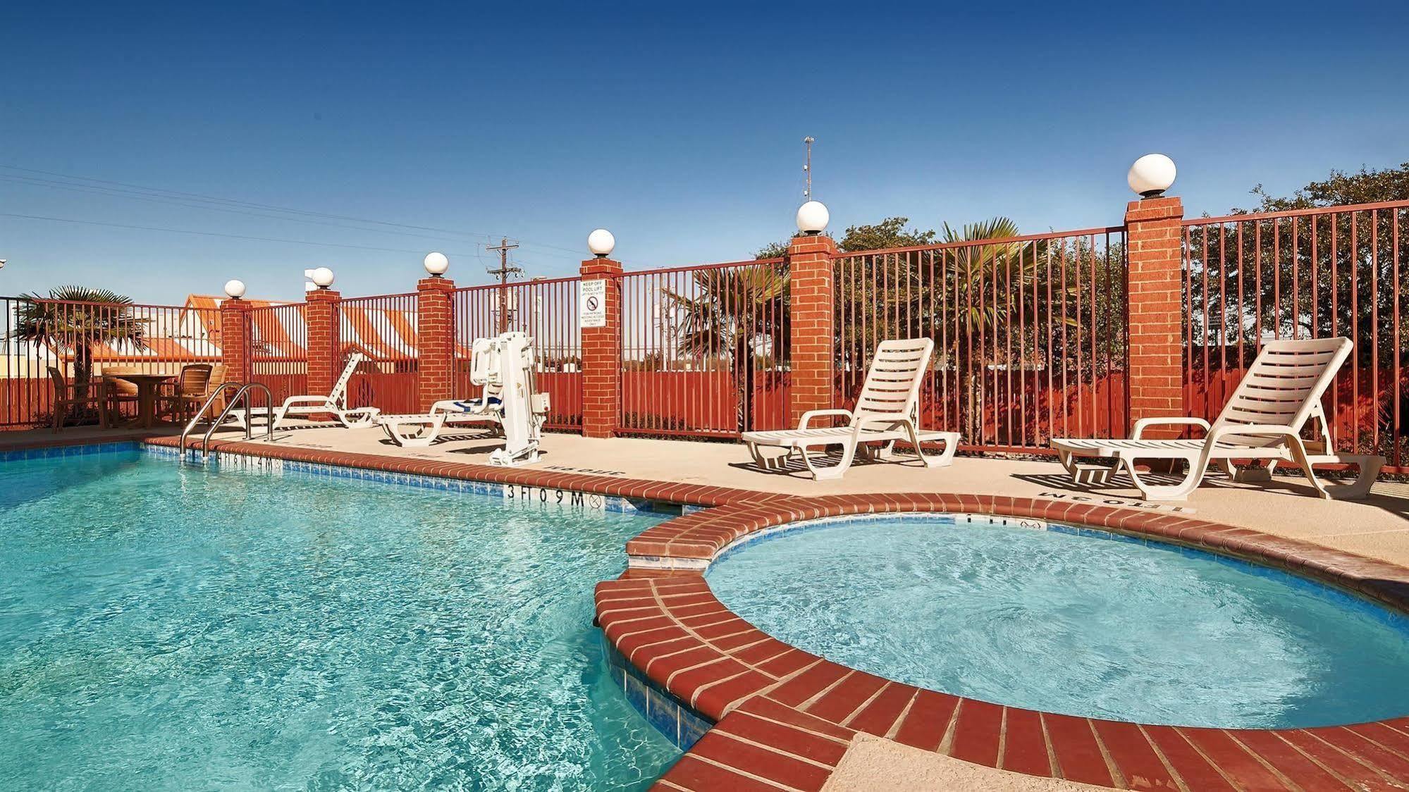 Best Western Giddings Inn & Suites Exterior photo